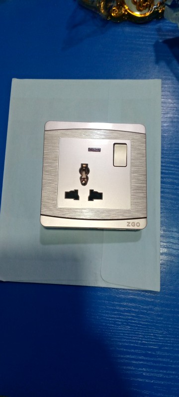 13A multi purpose socket