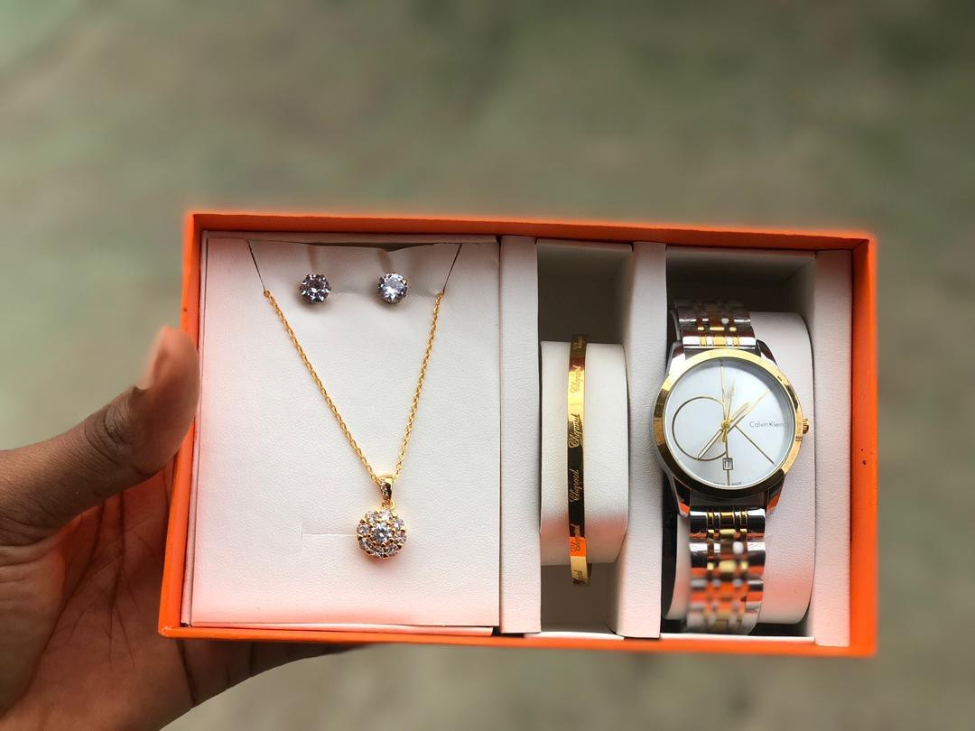 Classy No Rusting Set Of Gold Wristwatch/Bracelet/Necklace